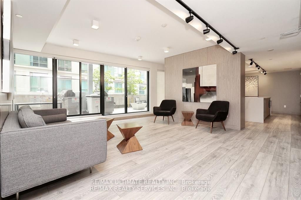 215 Queen St W, unit 1407 for rent