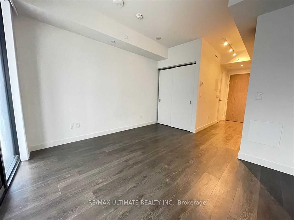 215 Queen St W, unit 1407 for rent