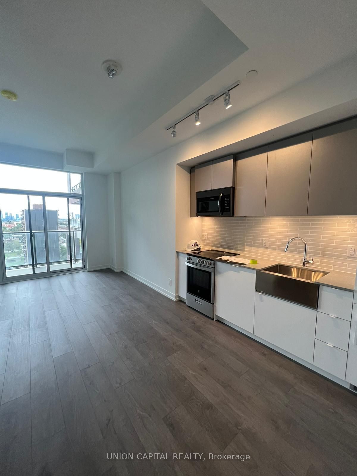 270 Dufferin St W, unit 1013 for rent