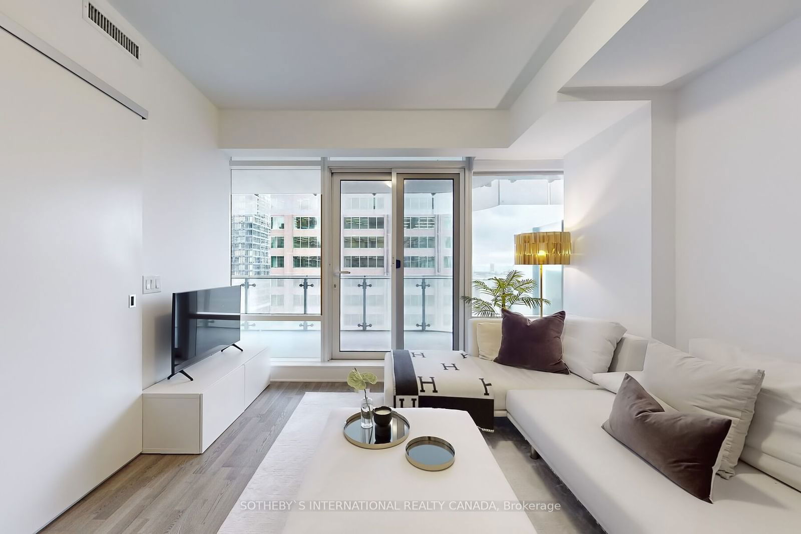 1 Bloor St E, unit 911 for sale