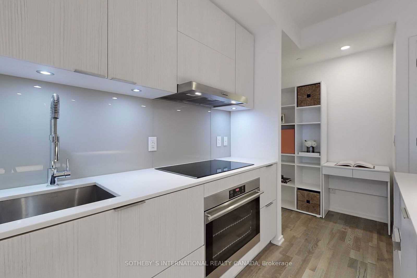 1 Bloor St E, unit 911 for sale