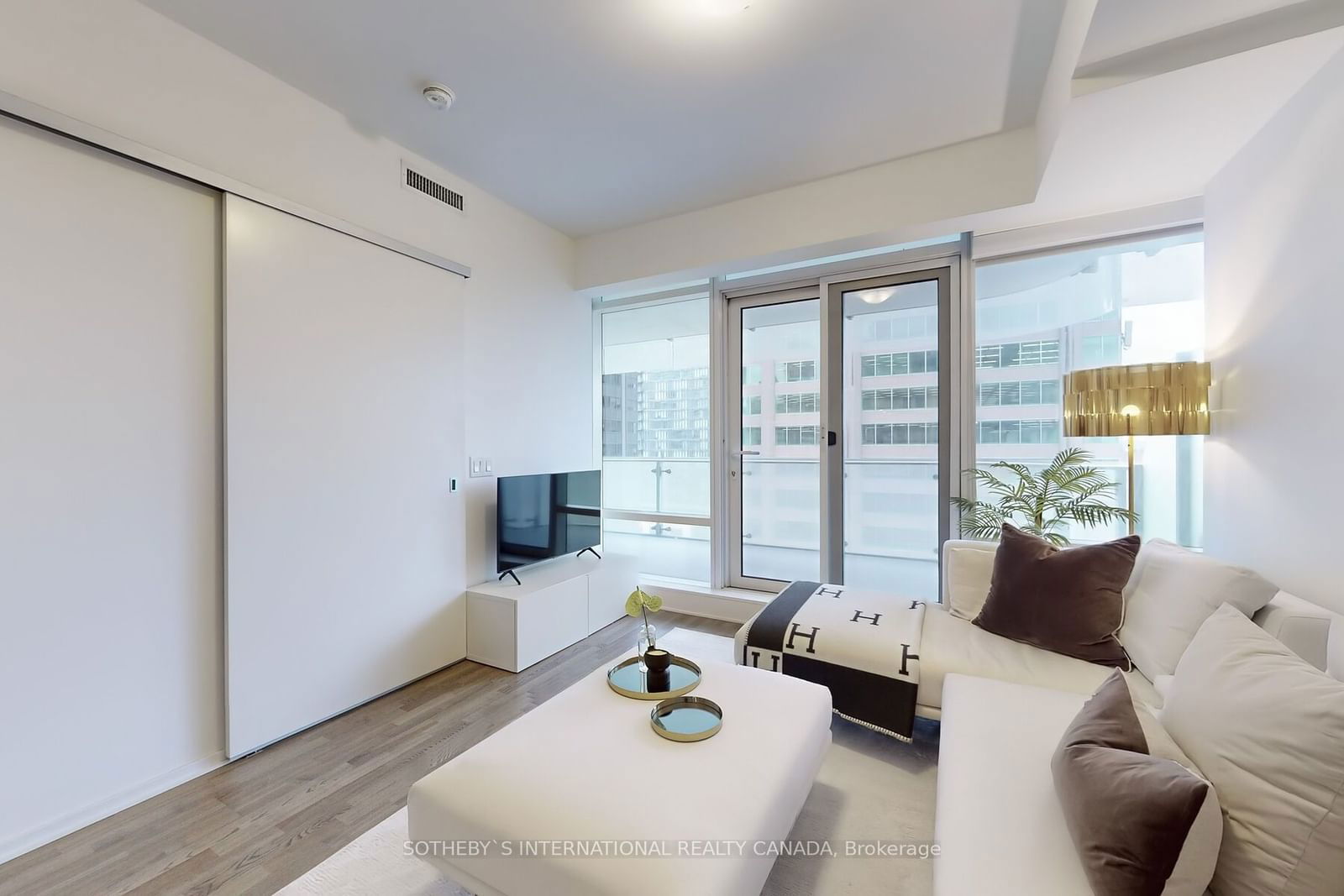 1 Bloor St E, unit 911 for sale