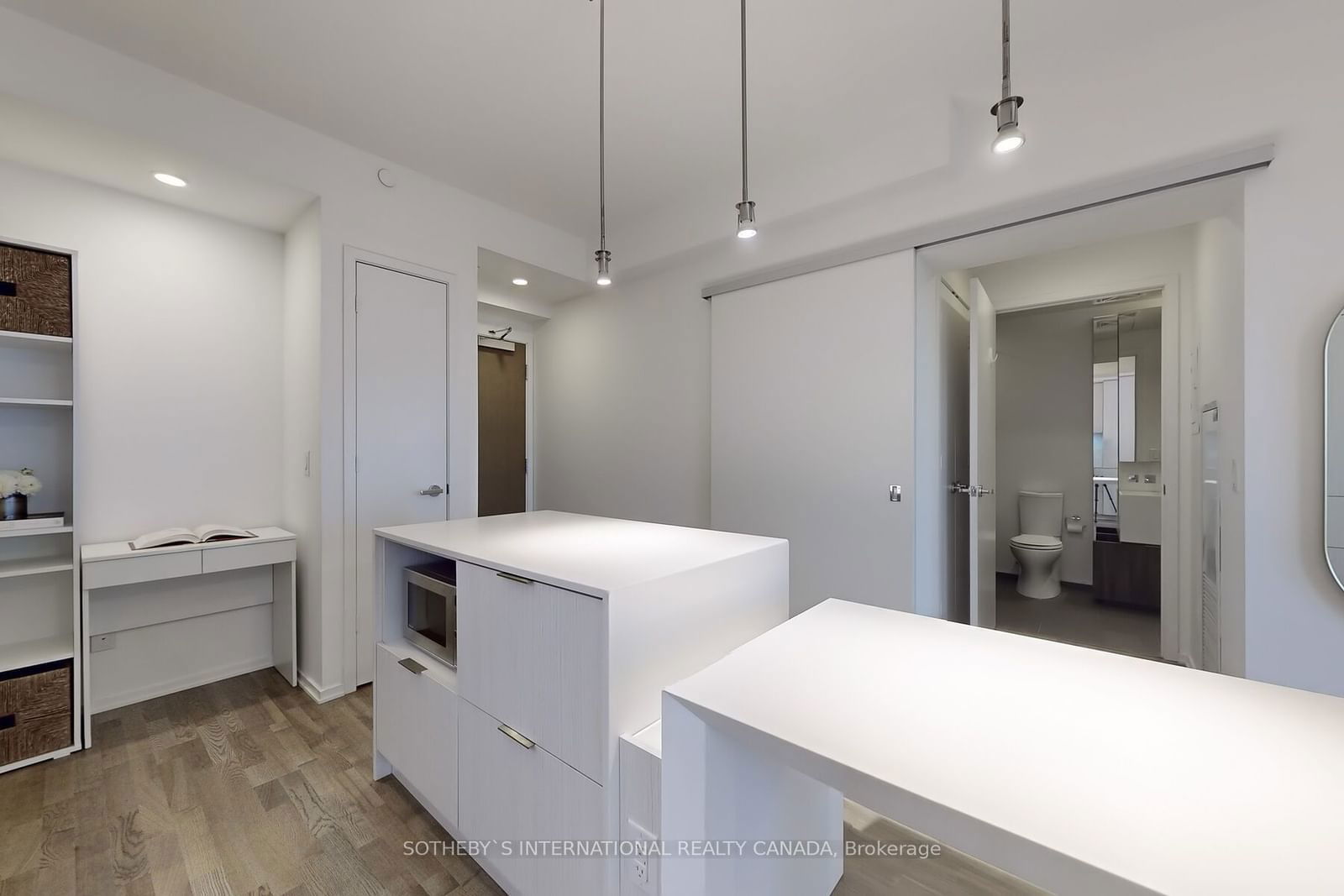 1 Bloor St E, unit 911 for sale