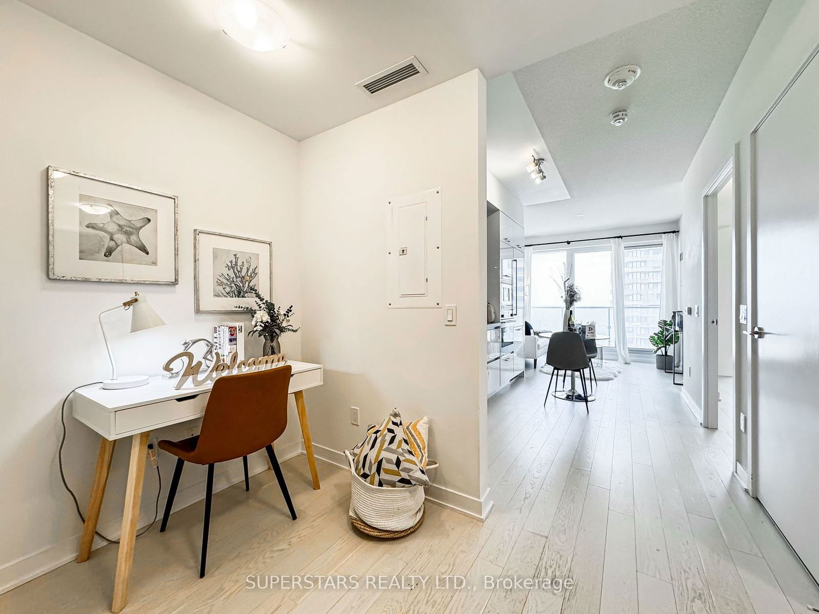 2221 Yonge St, unit 4510 for sale