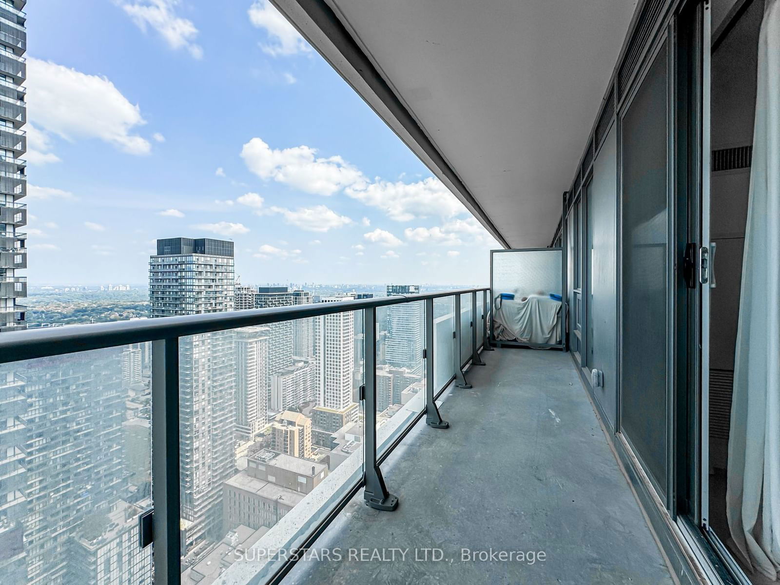 2221 Yonge St, unit 4510 for sale