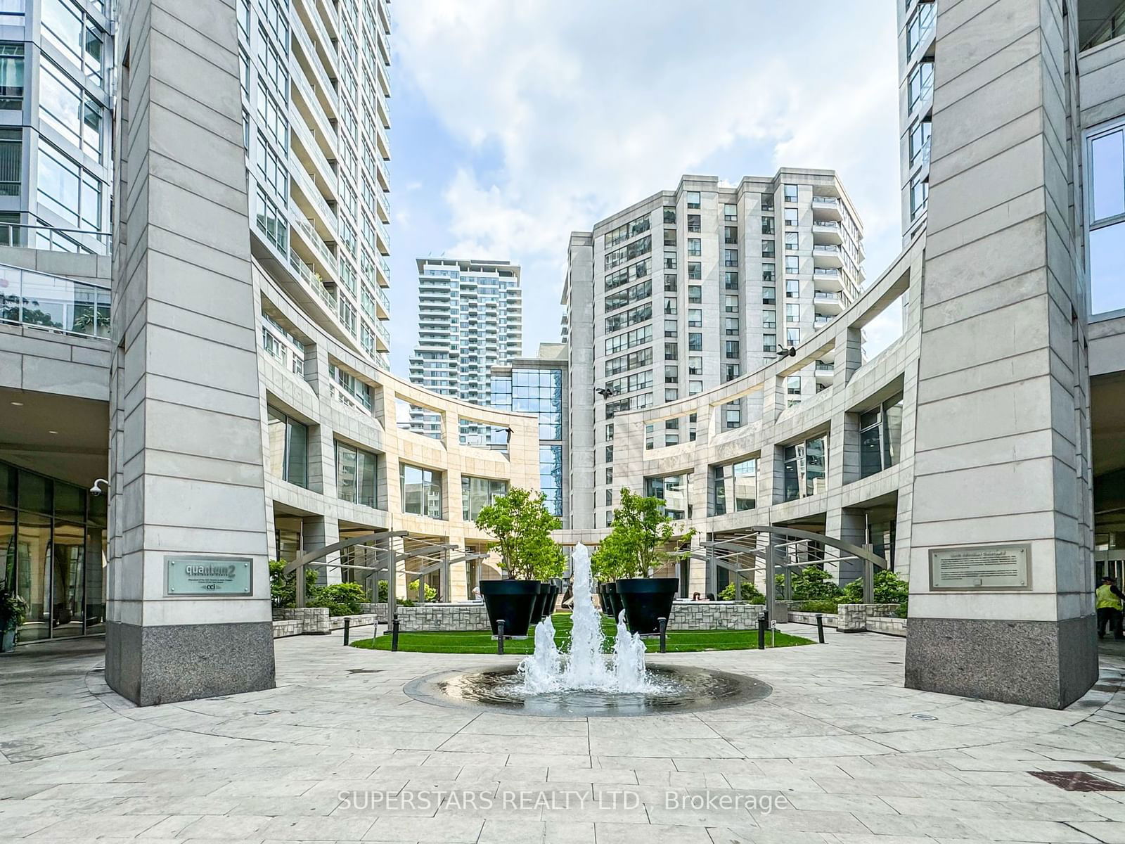 2221 Yonge St, unit 4510 for sale