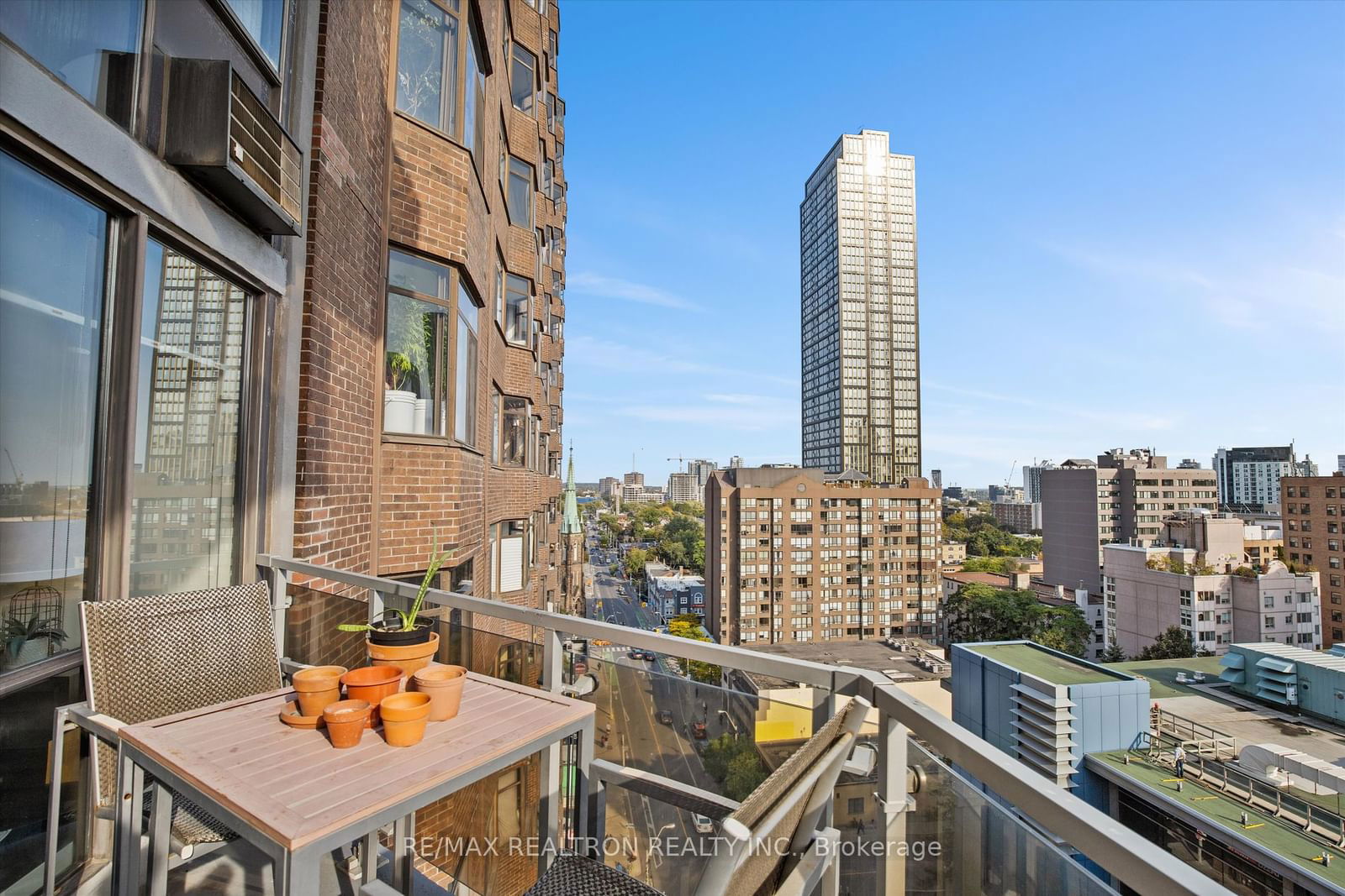 86 Gerrard St E, unit 12F for sale