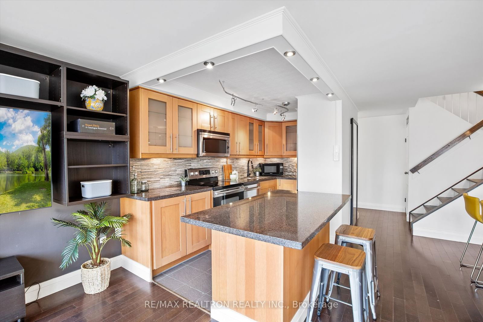 86 Gerrard St E, unit 12F for sale