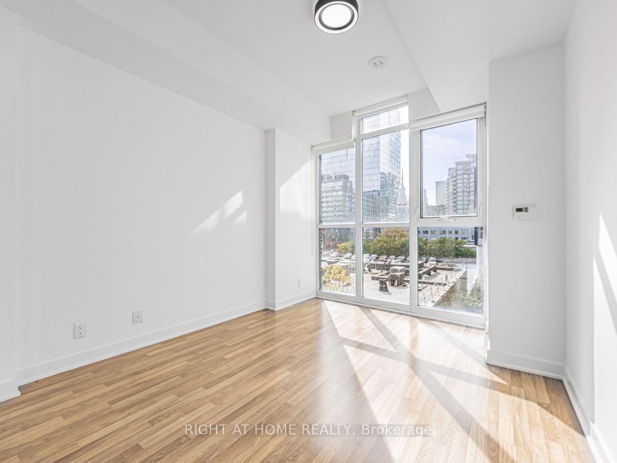 120 Parliament St, unit 413 for sale