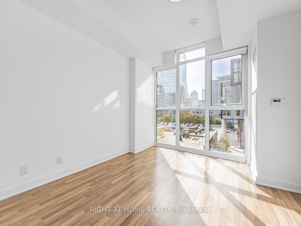 120 Parliament St, unit 413 for sale