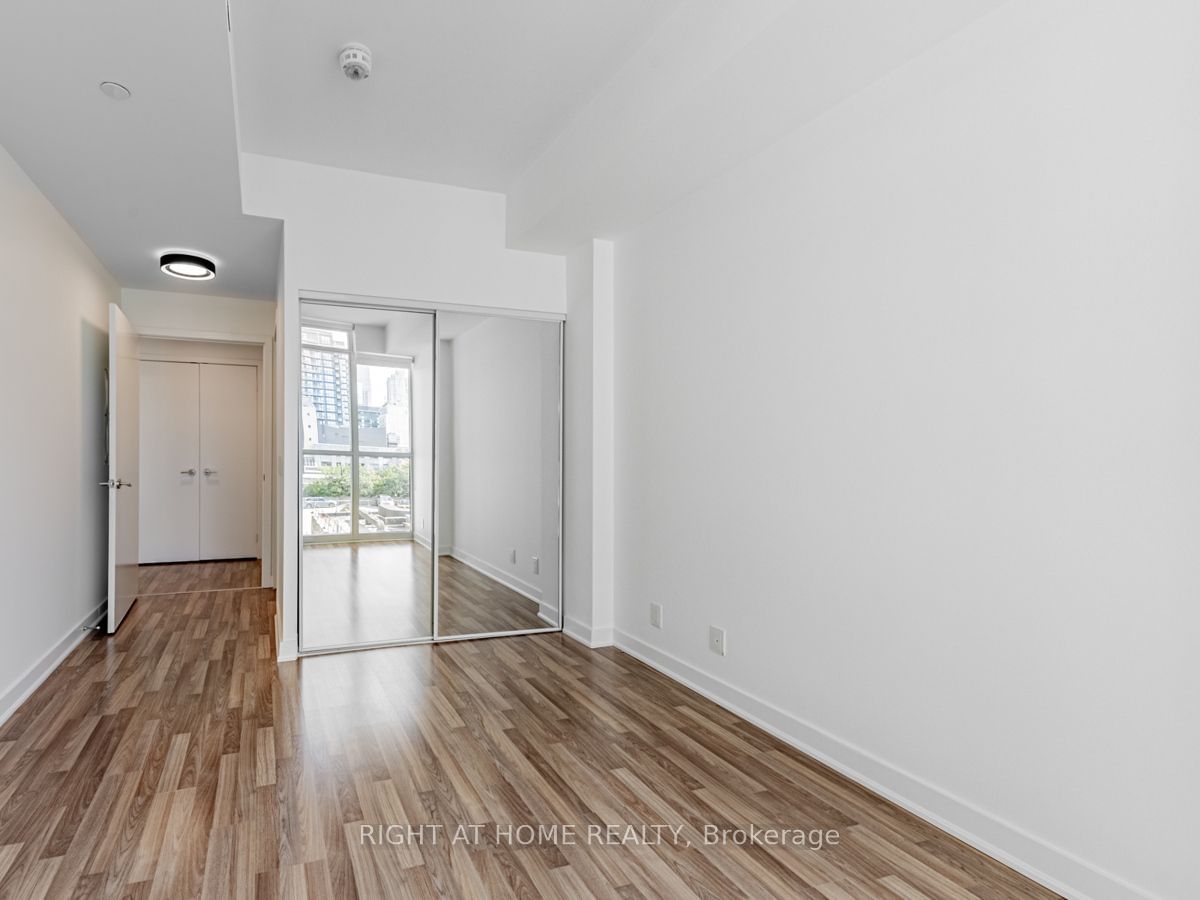 120 Parliament St, unit 413 for sale