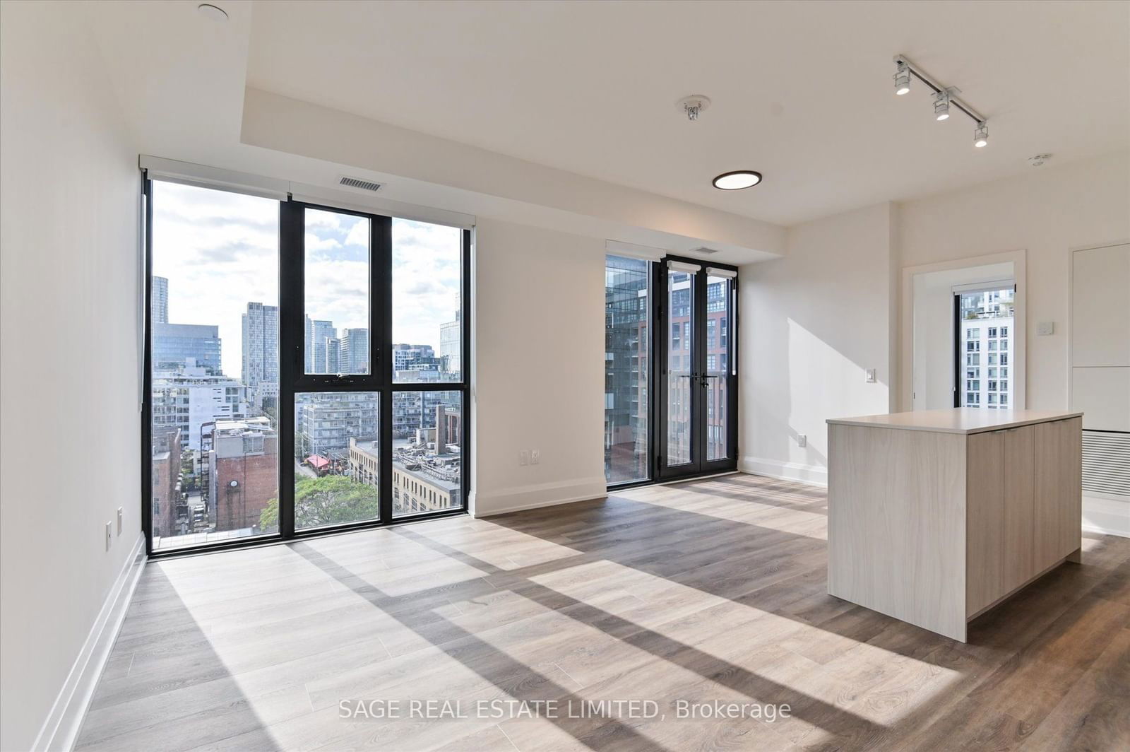 123 Portland St, unit 1007 for rent