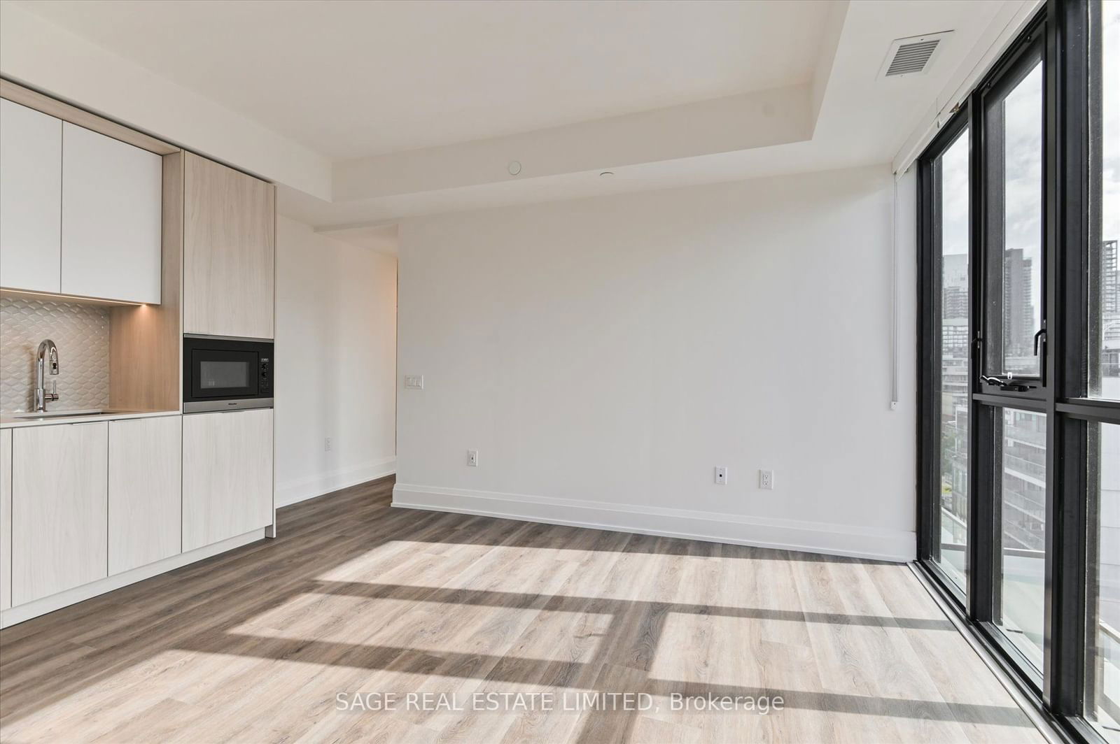 123 Portland St, unit 1007 for rent