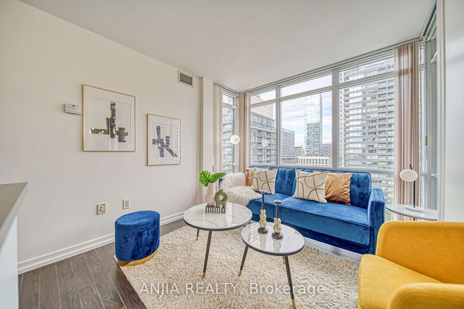 15 Fort York Blvd, unit 1803 for sale