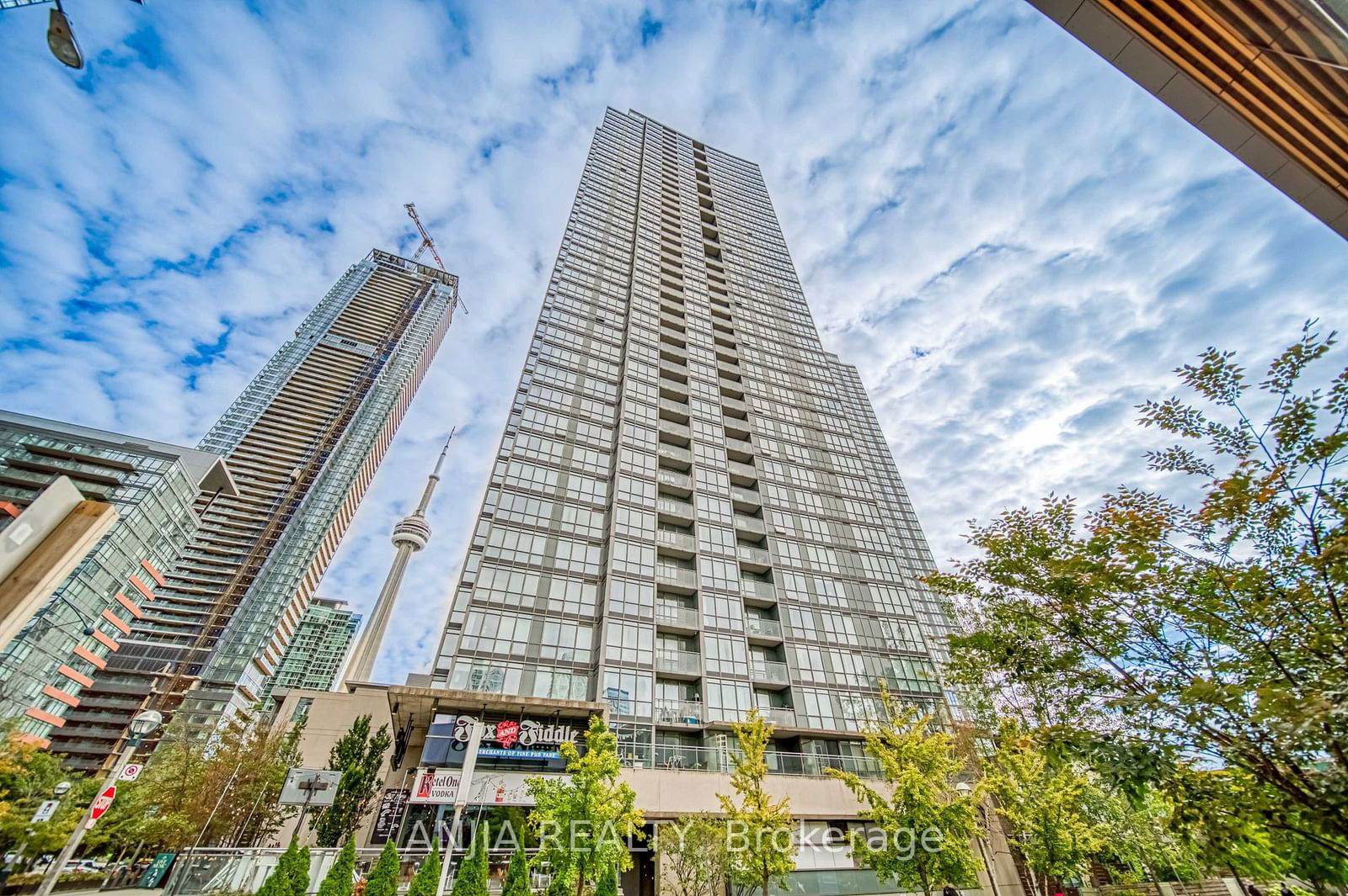 15 Fort York Blvd, unit 1803 for sale