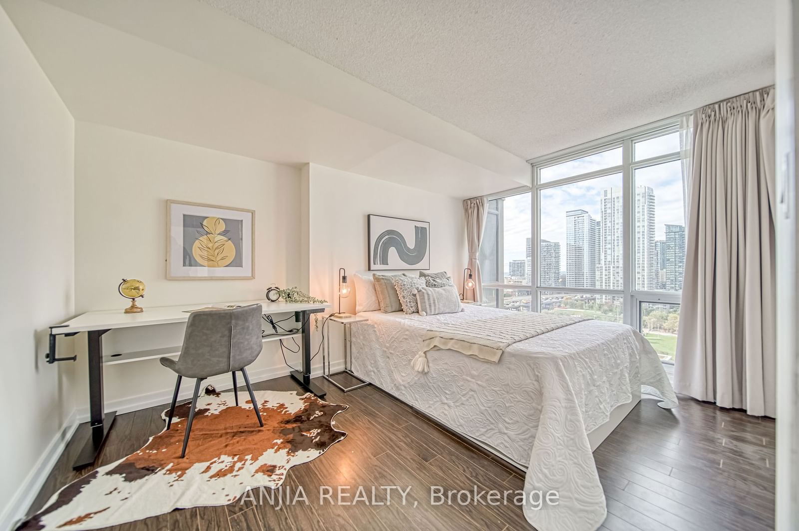 15 Fort York Blvd, unit 1803 for sale