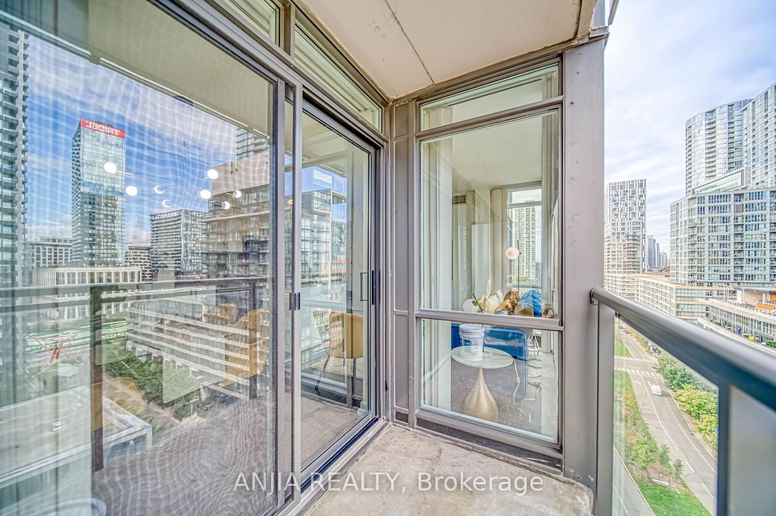 15 Fort York Blvd, unit 1803 for sale