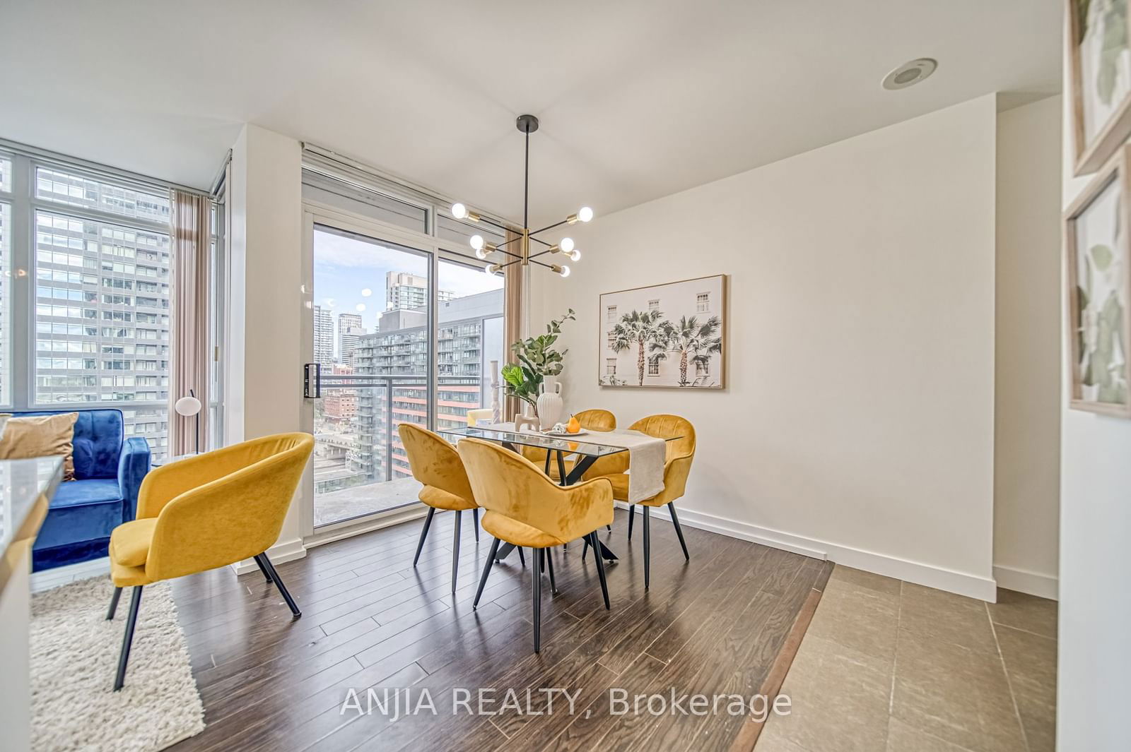 15 Fort York Blvd, unit 1803 for sale