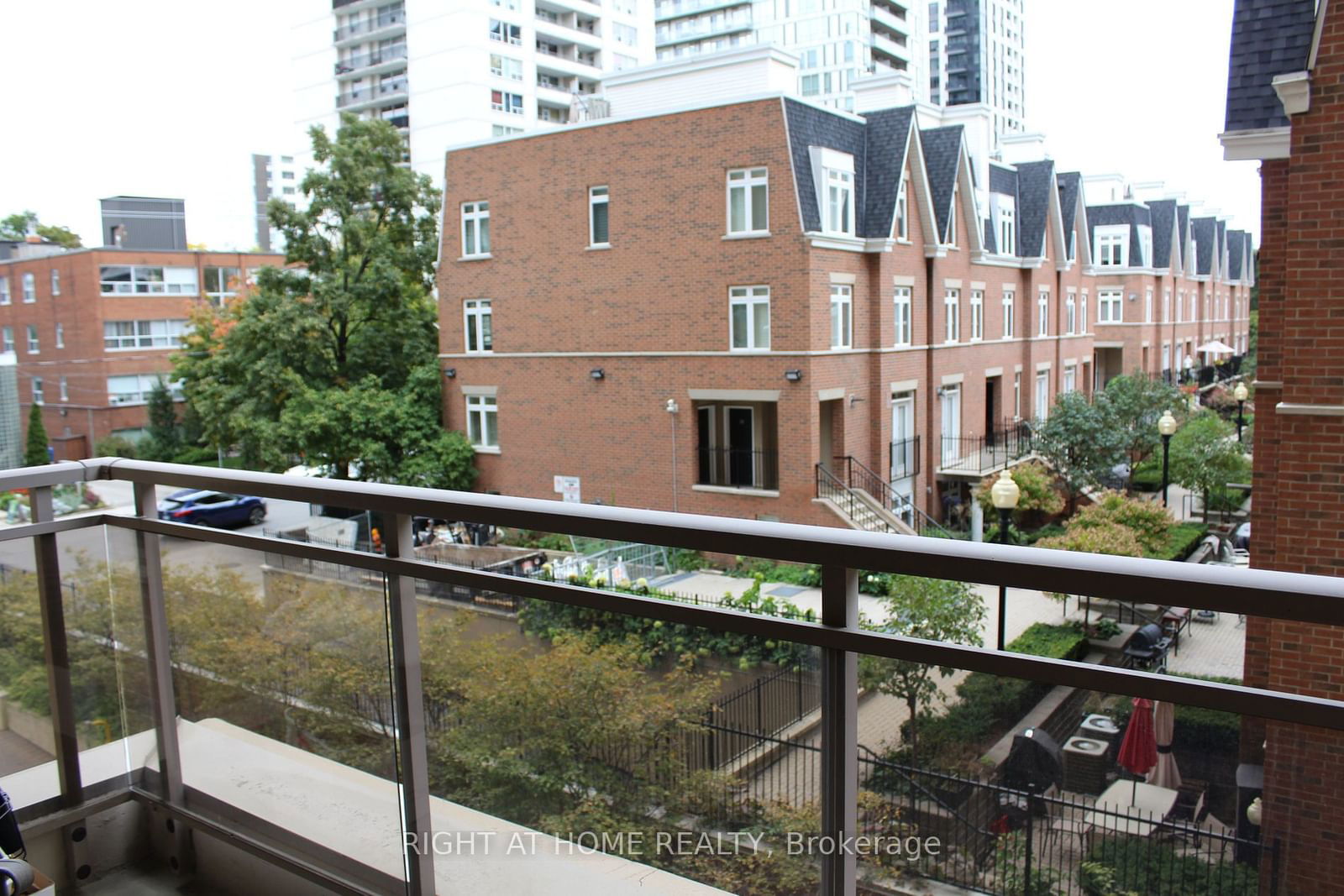 123 Eglinton Ave E, unit 306 for rent