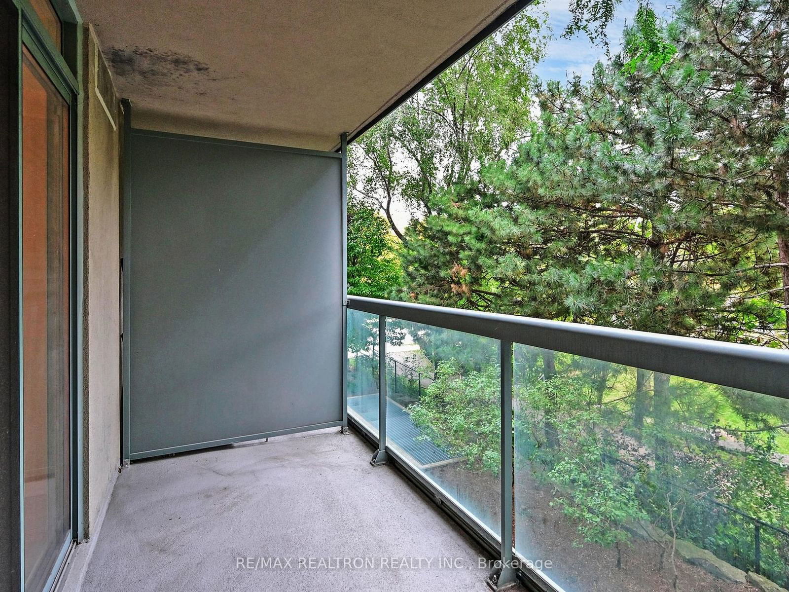 28 Empress Ave, unit 207 for rent