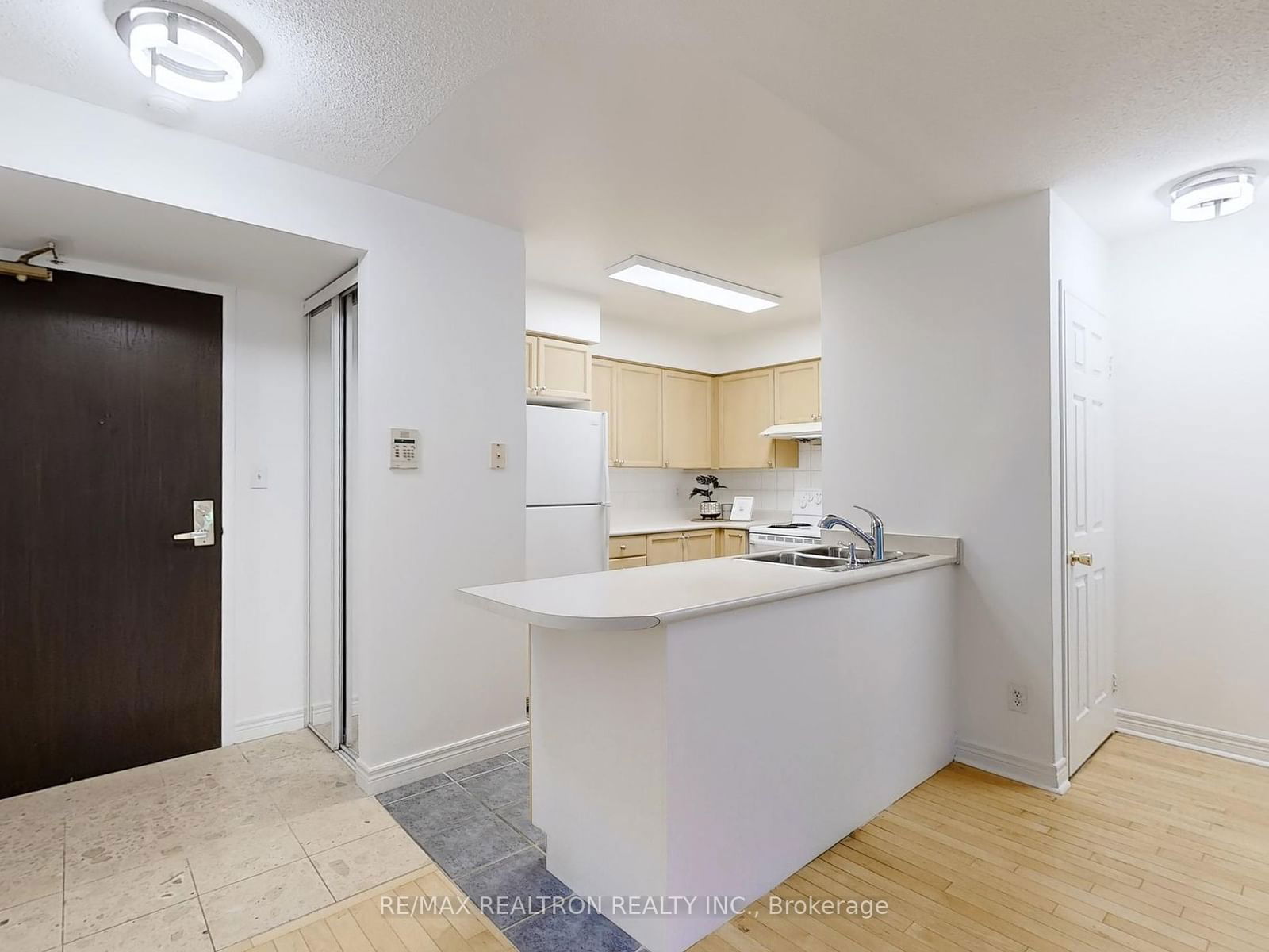 28 Empress Ave, unit 207 for rent