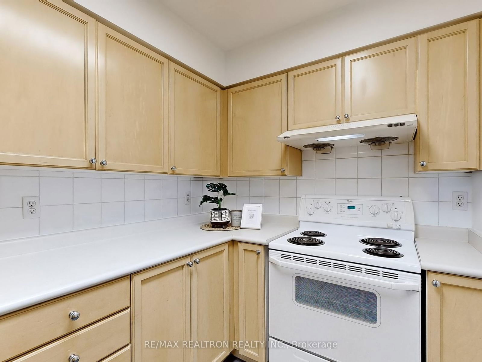 28 Empress Ave, unit 207 for rent