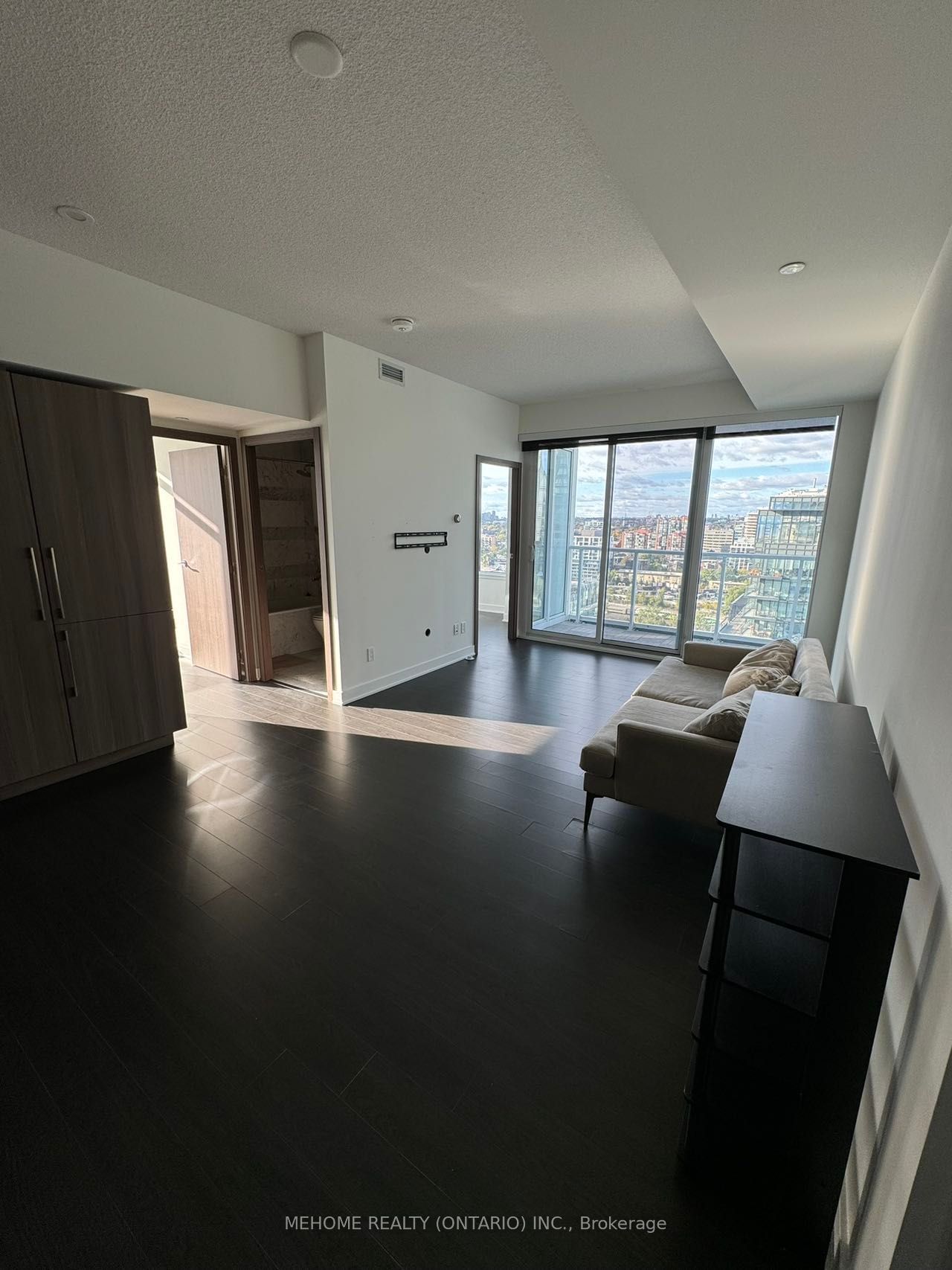 19 Bathurst St, unit 2503 for rent