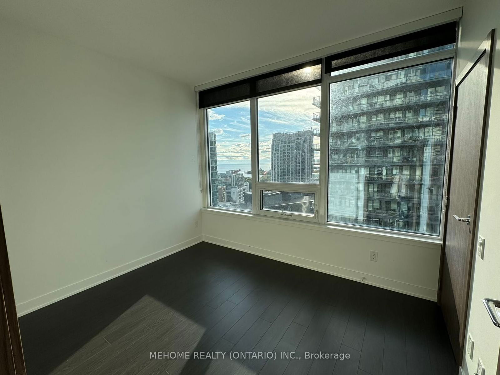 19 Bathurst St, unit 2503 for rent