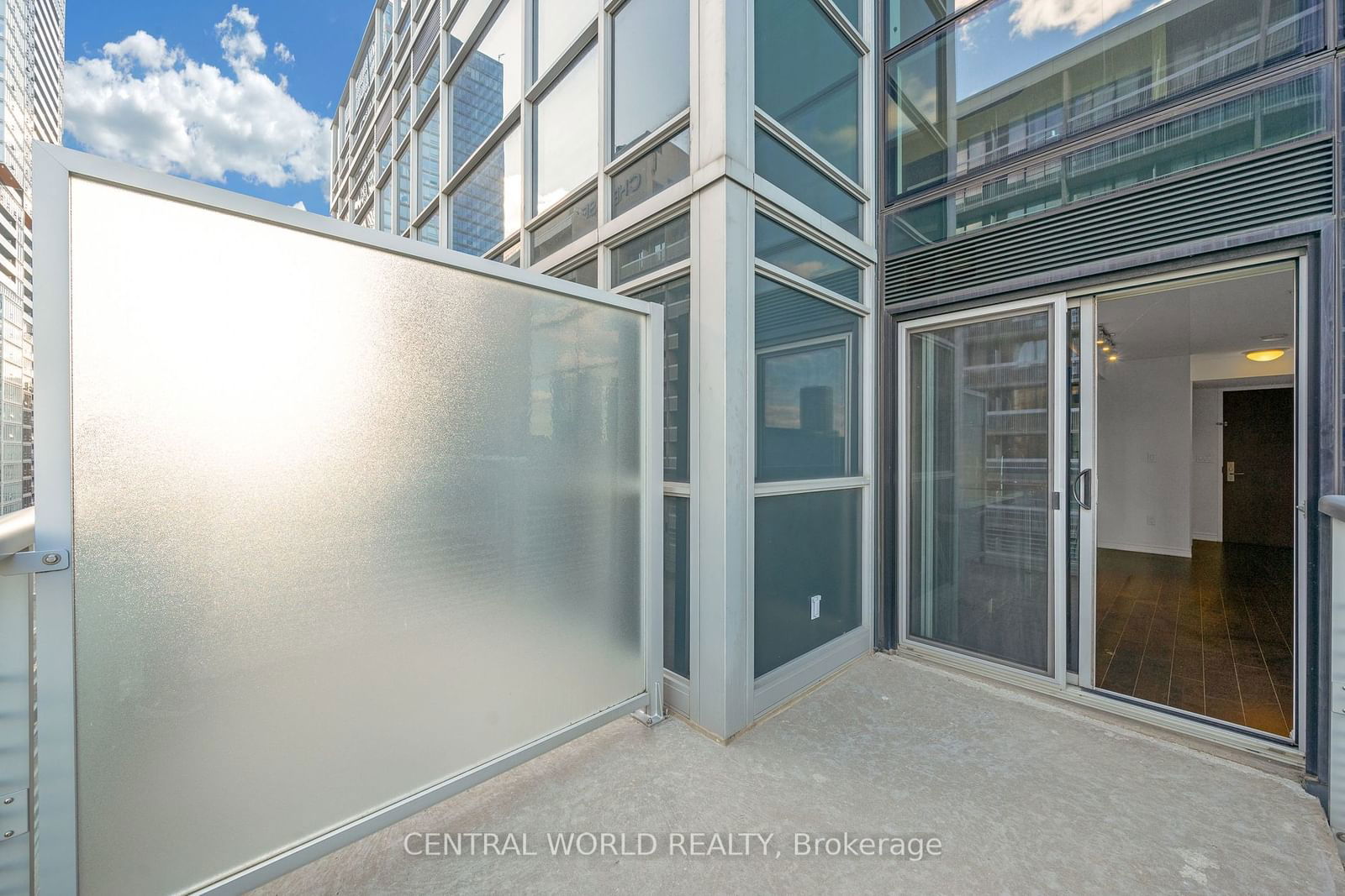 386 Yonge St, unit 1113 for sale