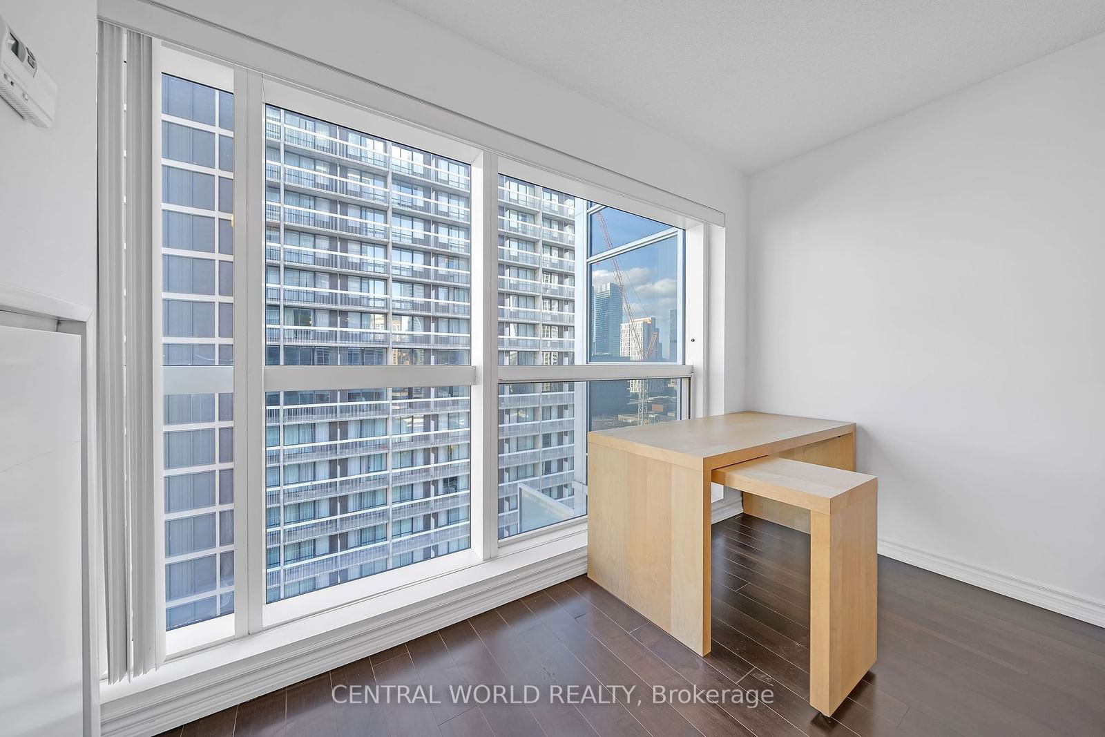 386 Yonge St, unit 1113 for sale