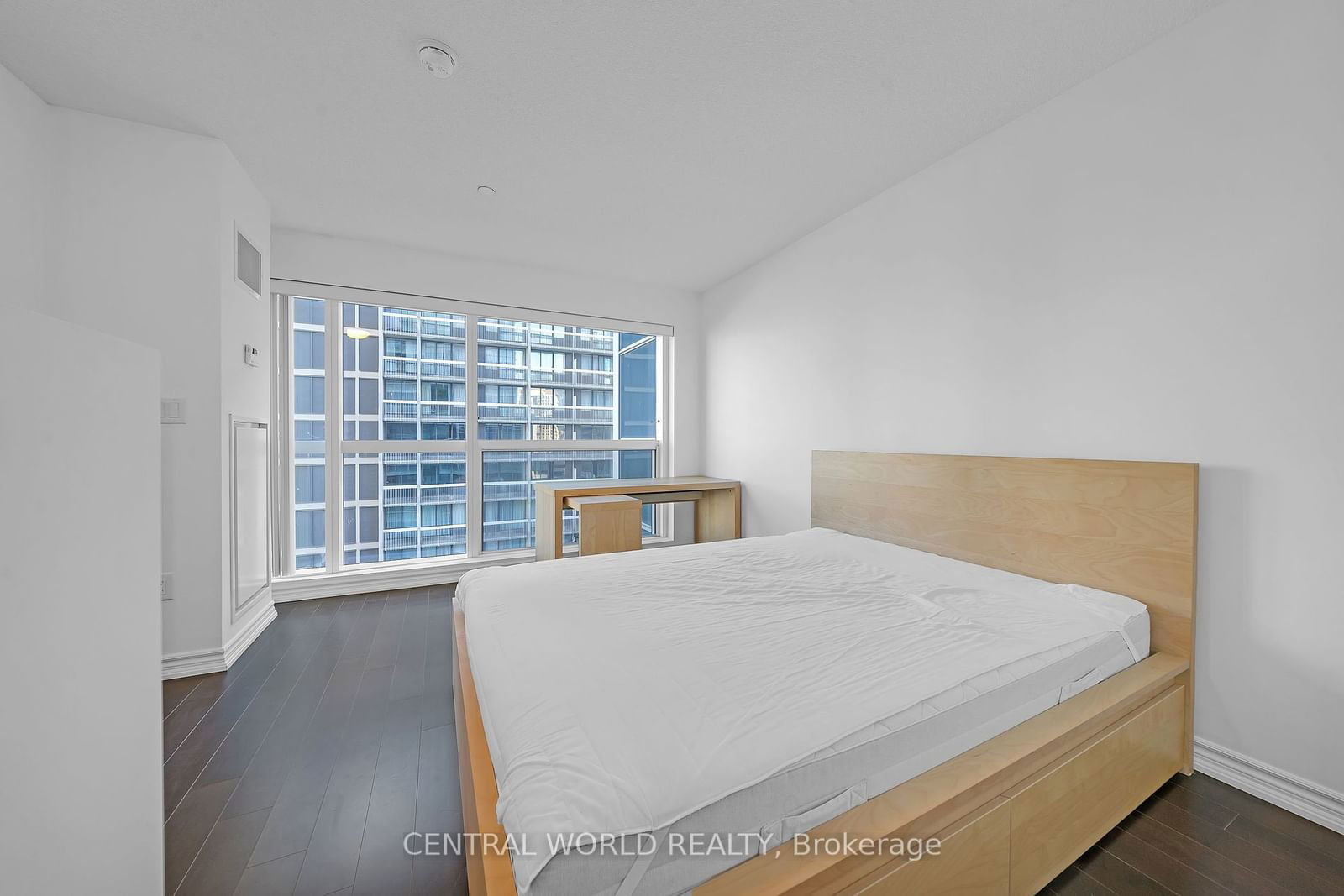 386 Yonge St, unit 1113 for sale