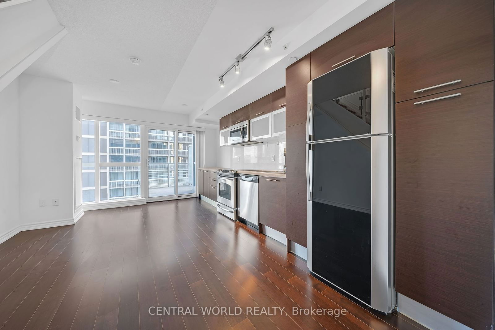 386 Yonge St, unit 1113 for sale