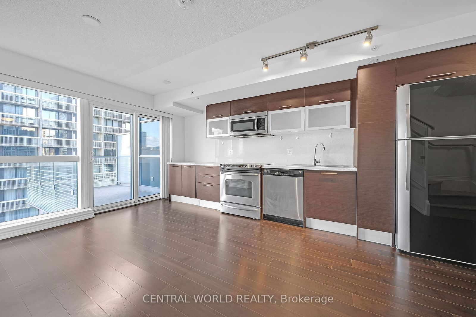 386 Yonge St, unit 1113 for sale