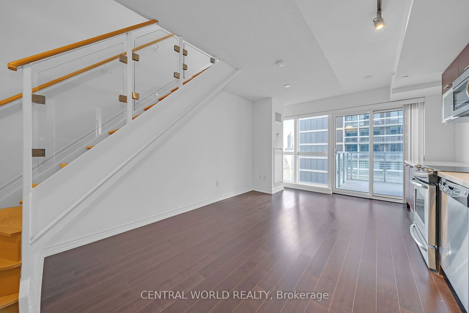 386 Yonge St, unit 1113 for sale