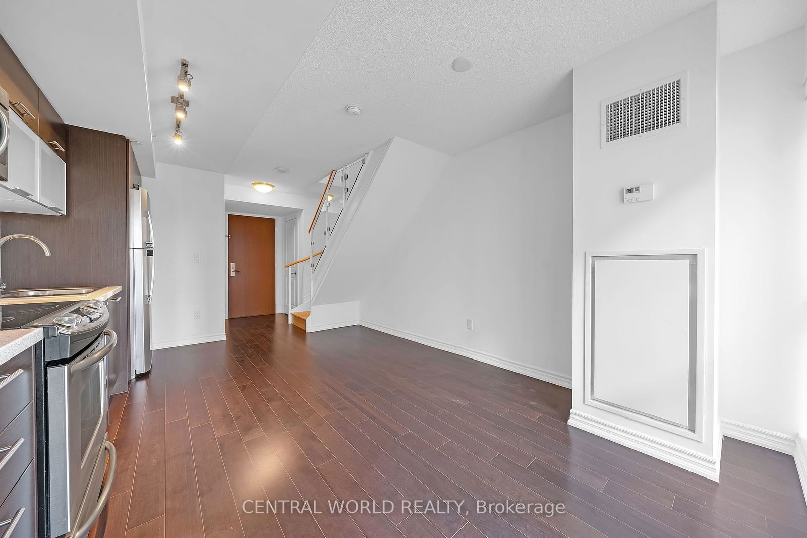 386 Yonge St, unit 1113 for sale