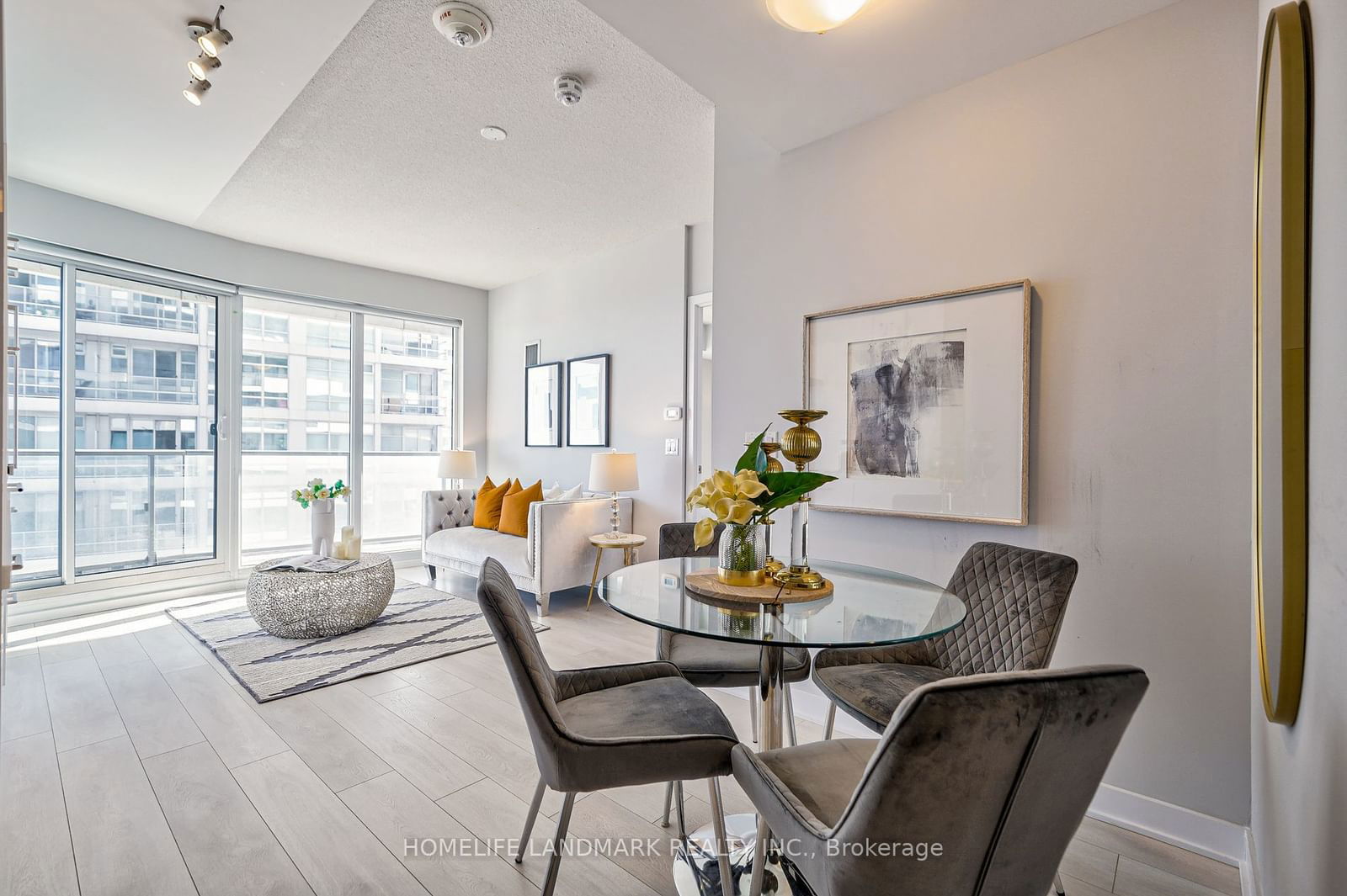 2221 Yonge St, unit 3705 for sale