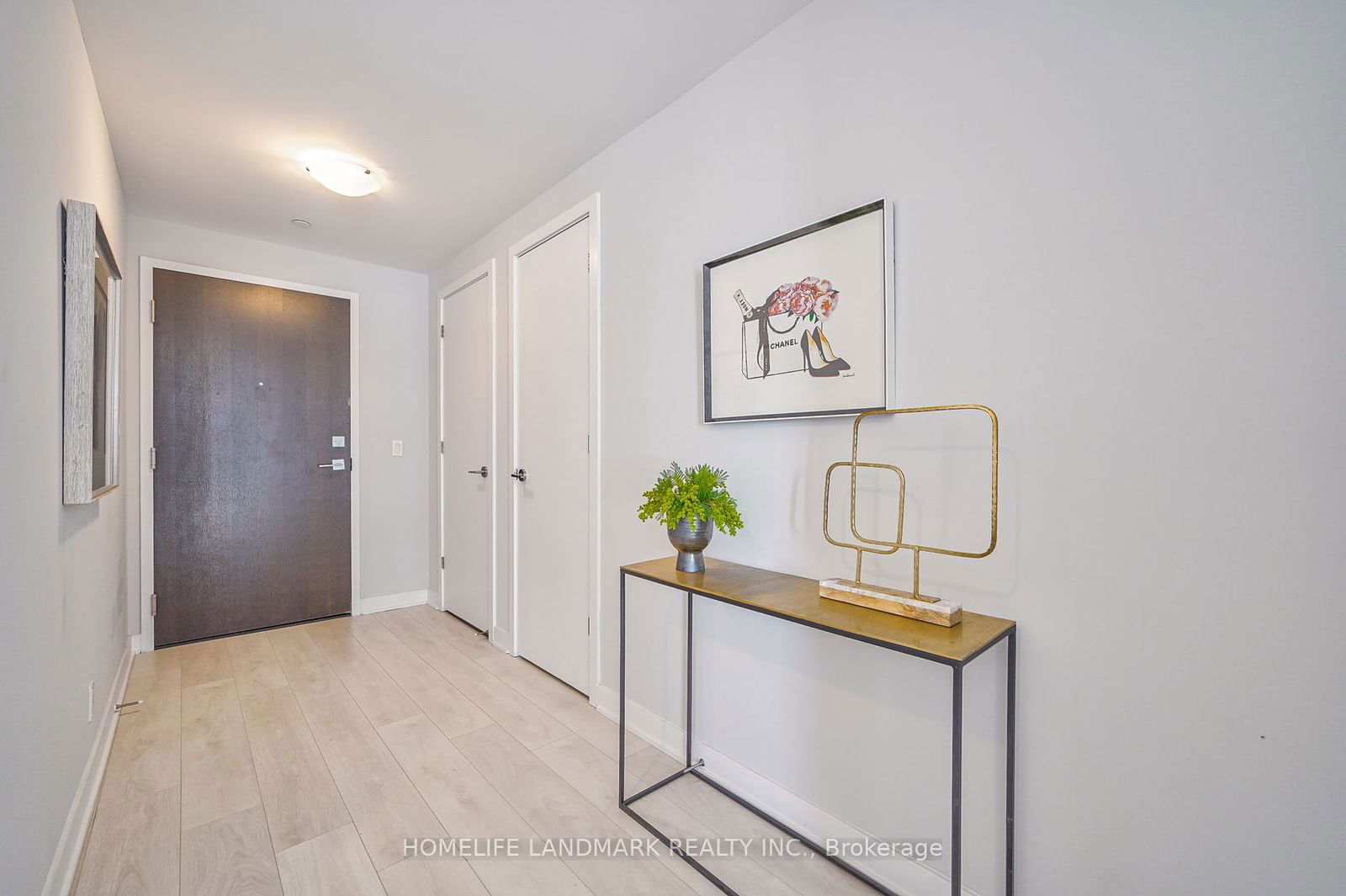 2221 Yonge St, unit 3705 for sale