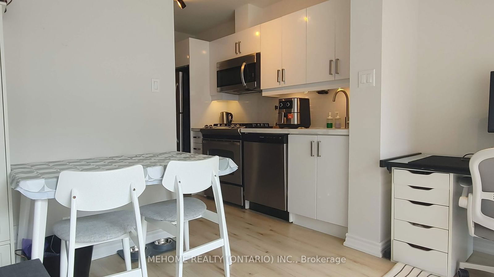 127 Queen St E, unit 409 for rent