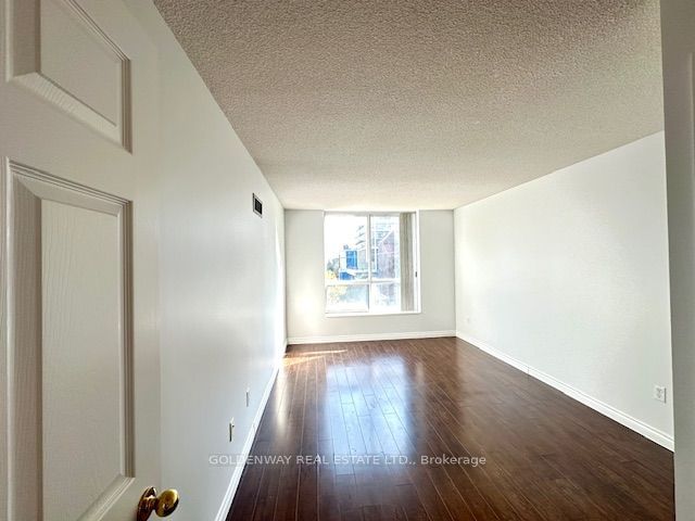 29 Pemberton Ave, unit 408 for rent