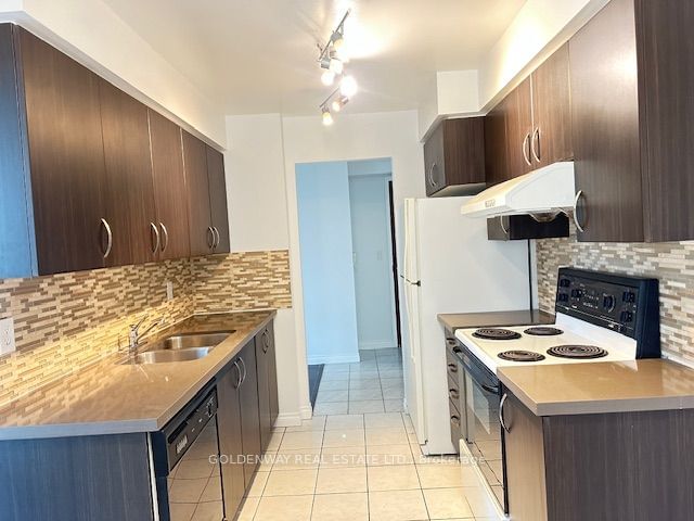 29 Pemberton Ave, unit 408 for rent