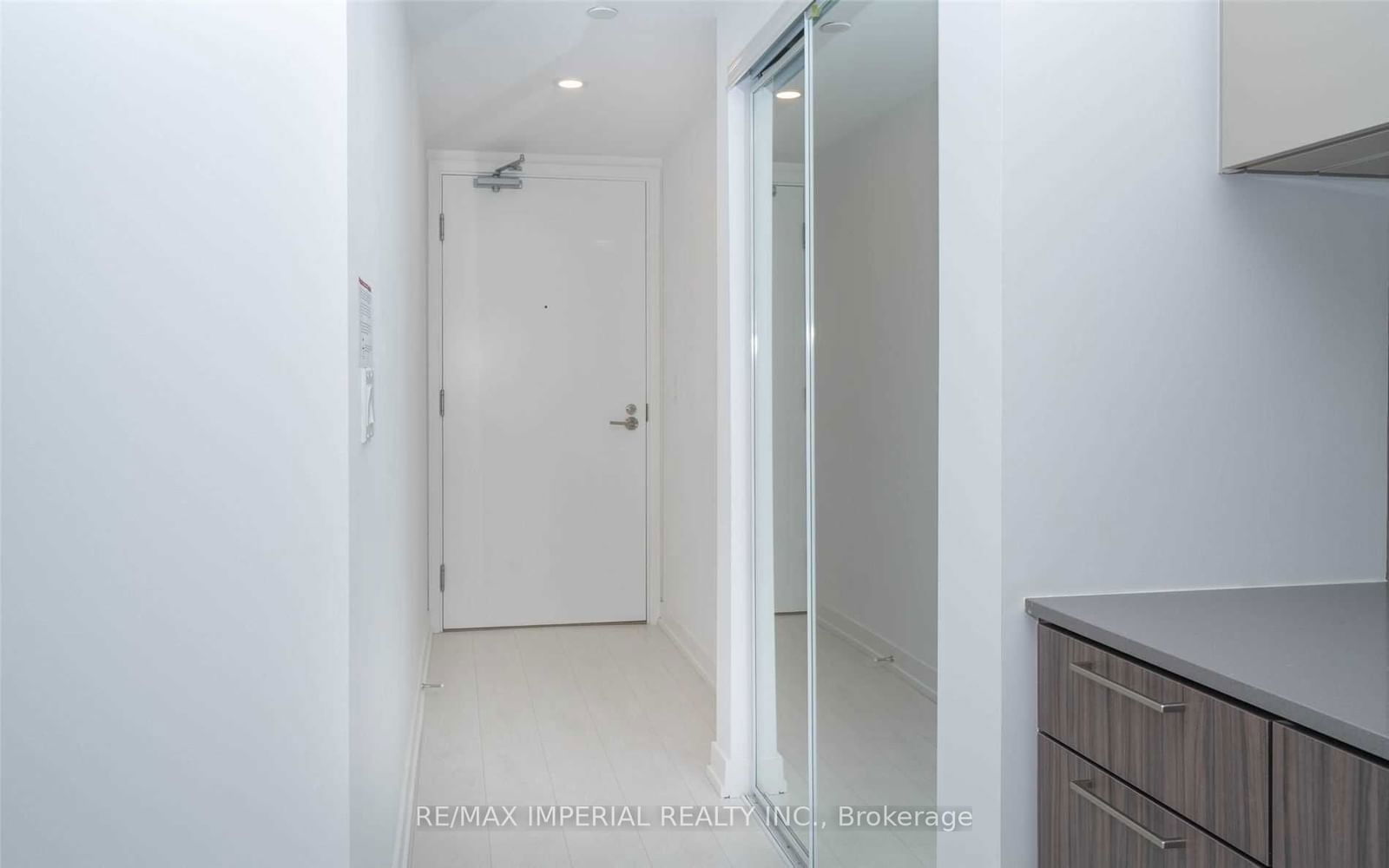 19 Western Battery Rd, unit 2211 for rent