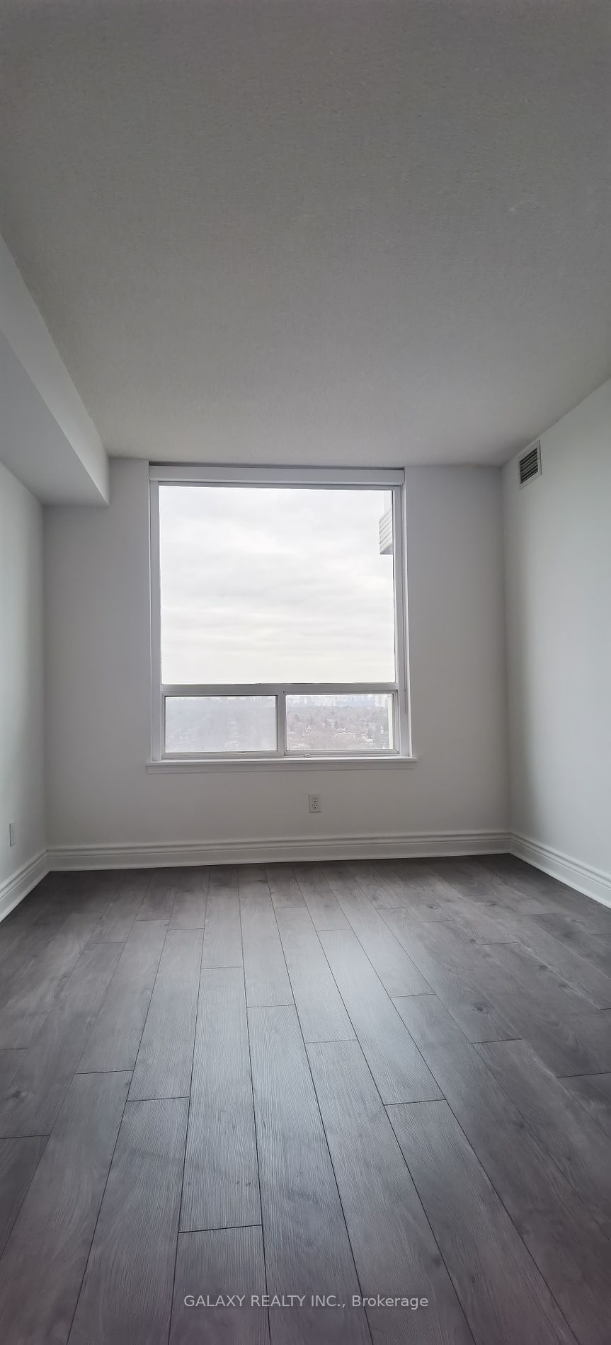 18 Hillcrest Ave, unit 2204 for rent