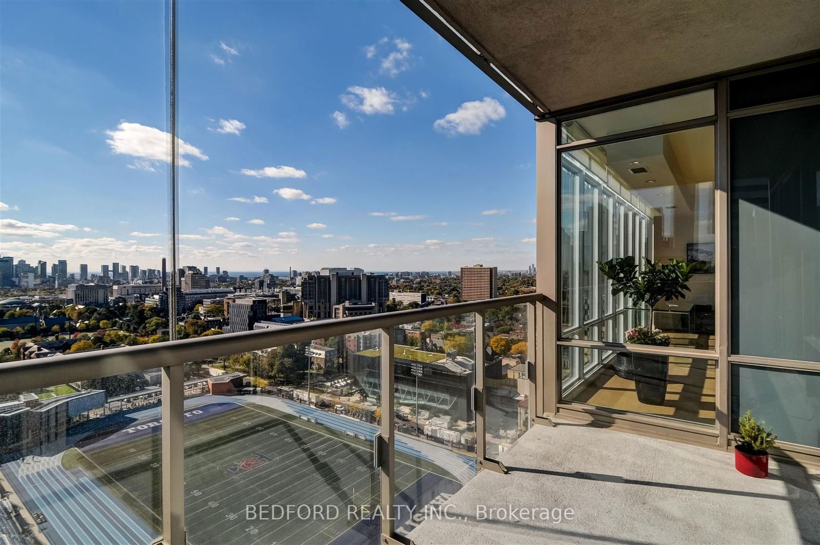 1 Bedford Rd, unit 2001 for sale