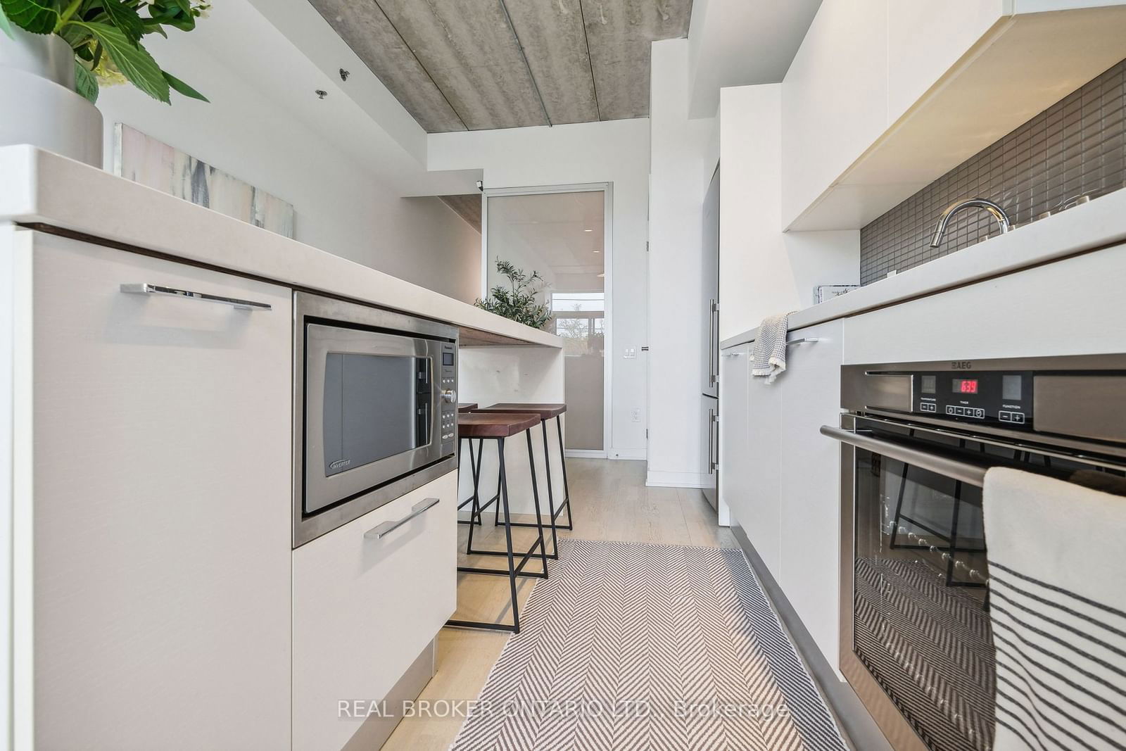 41 Ossington Ave, unit 303 for sale