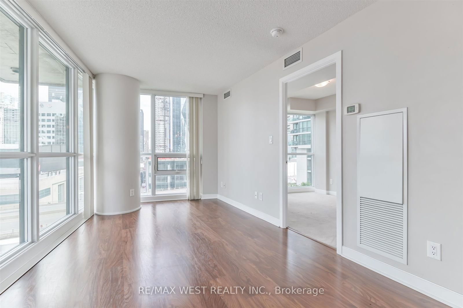 33 Bay St, unit 903 for sale