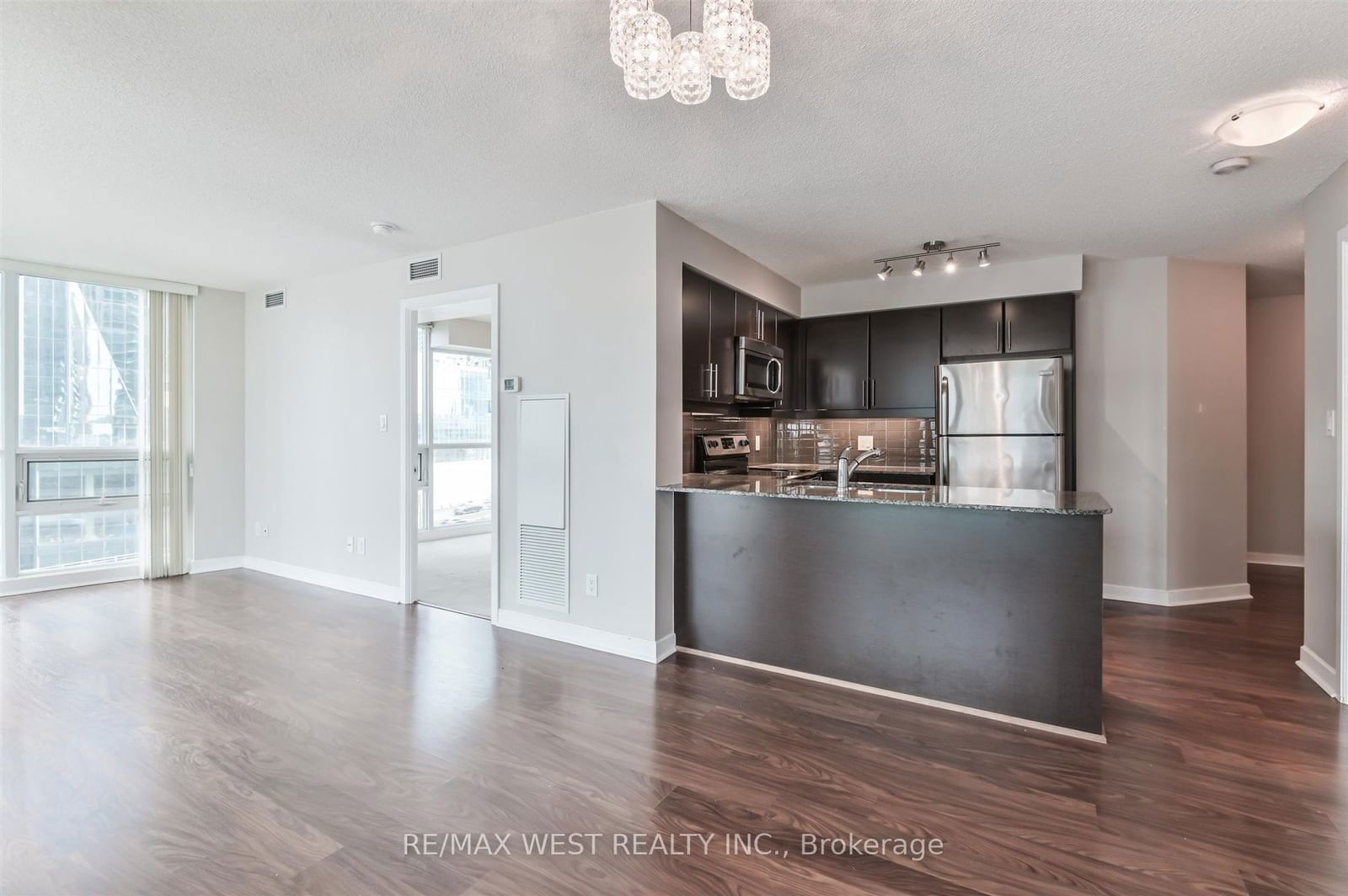 33 Bay St, unit 903 for sale