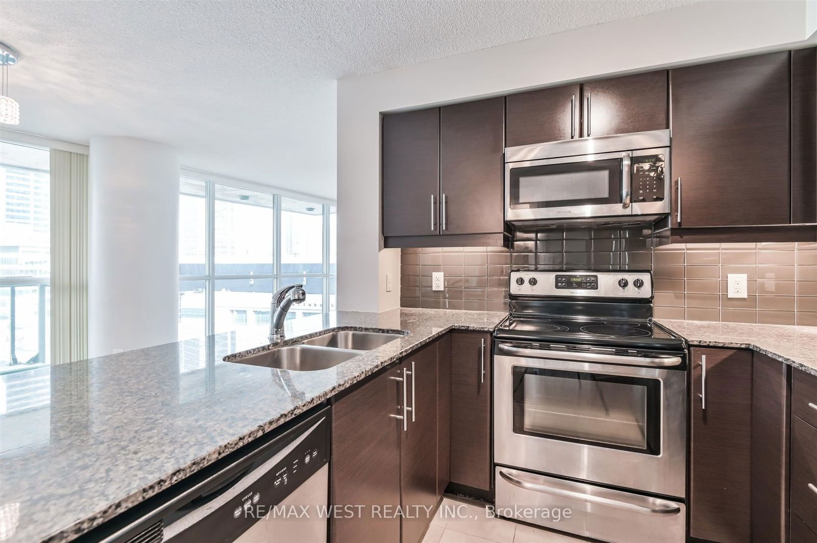 33 Bay St, unit 903 for sale