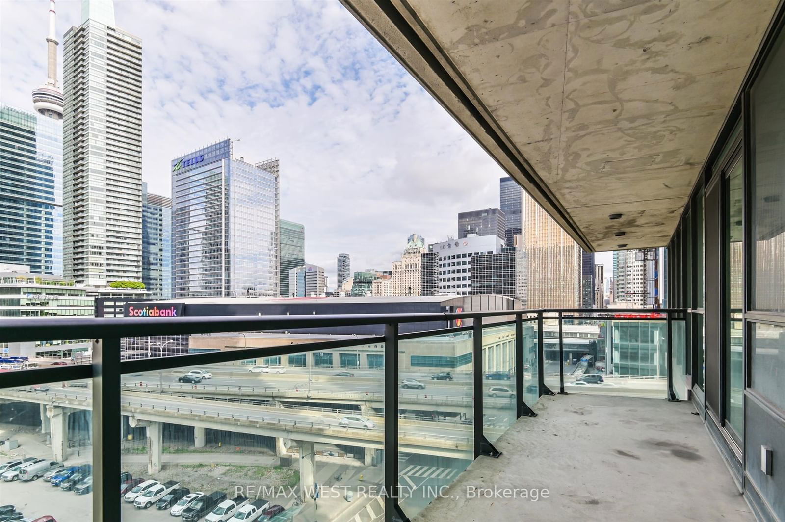 33 Bay St, unit 903 for sale