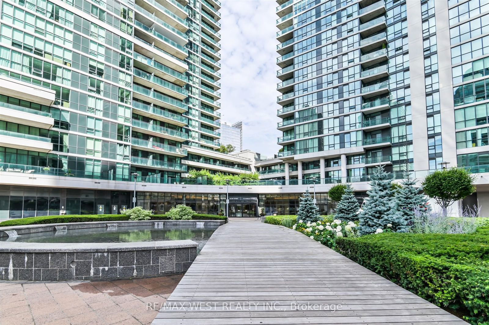 33 Bay St, unit 903 for sale