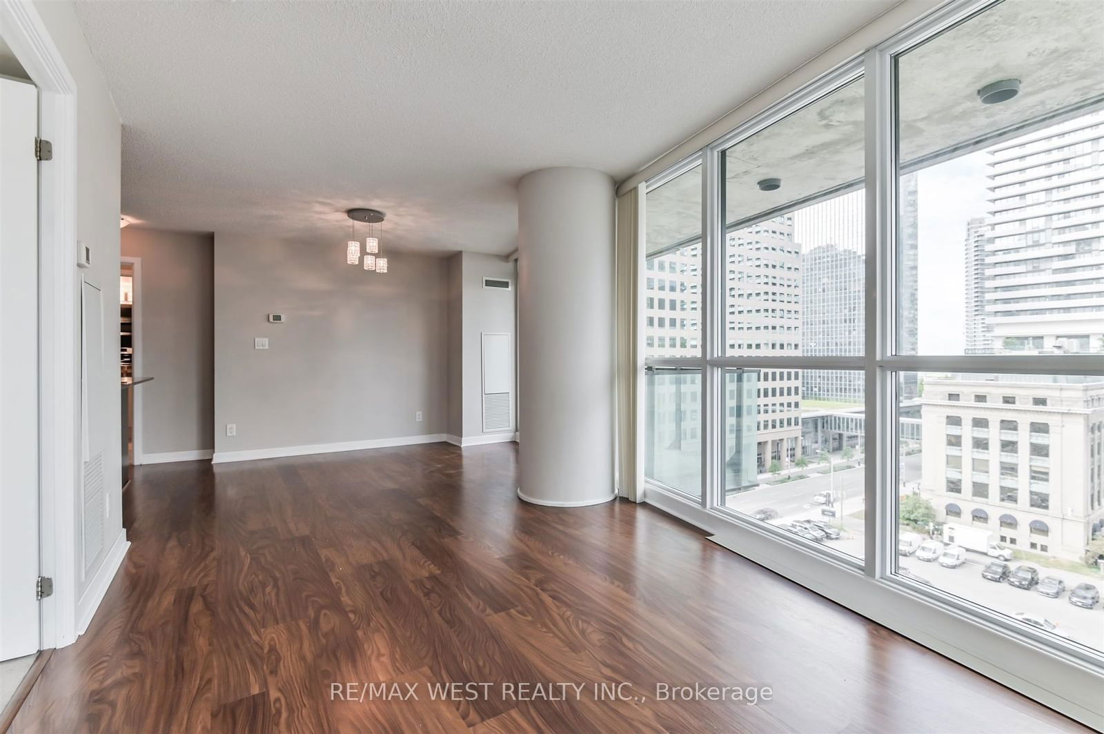 33 Bay St, unit 903 for sale